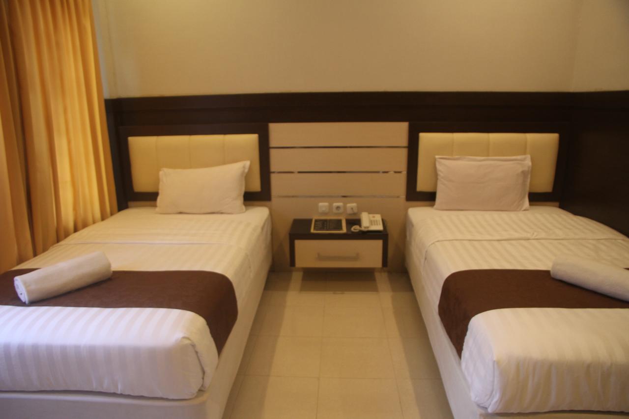 Puri Senggigi Hotel Mangsit Exterior photo