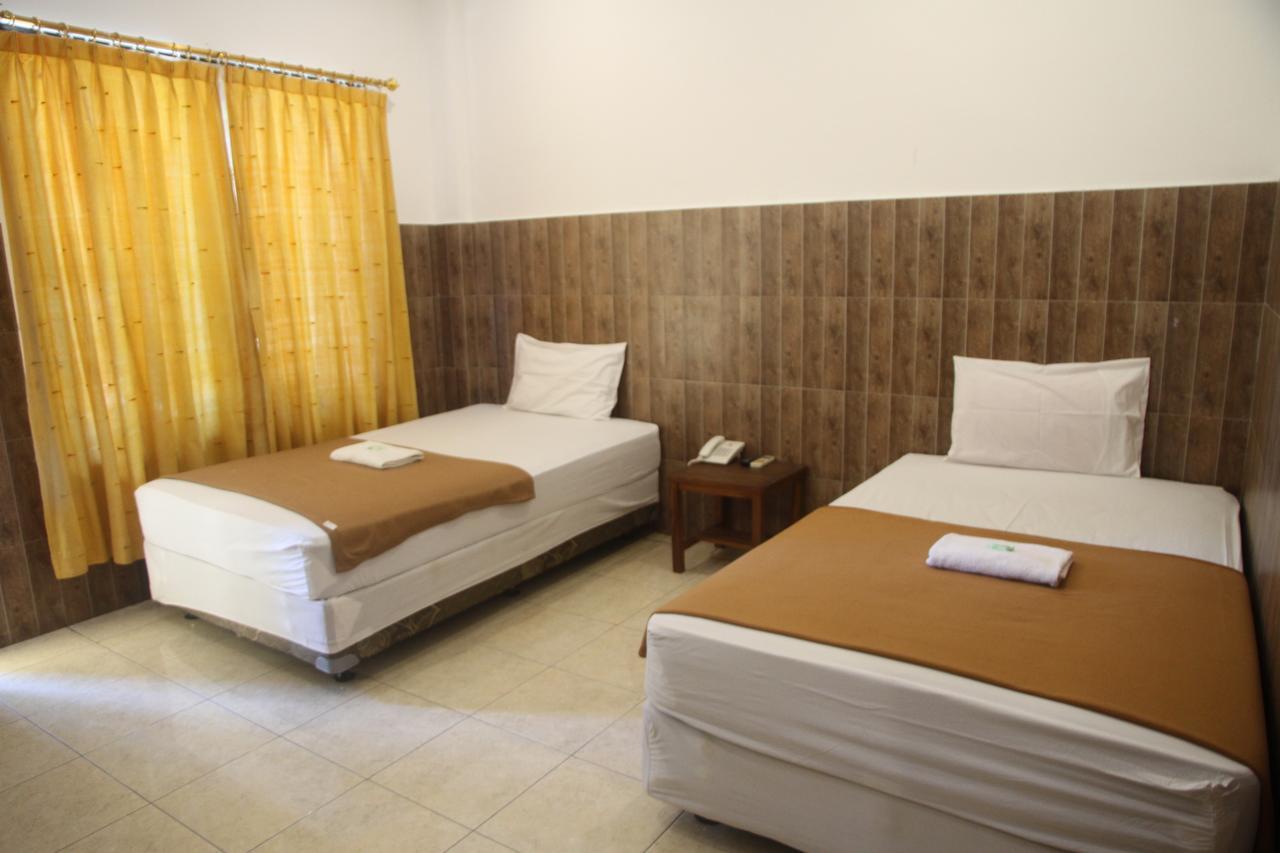 Puri Senggigi Hotel Mangsit Exterior photo