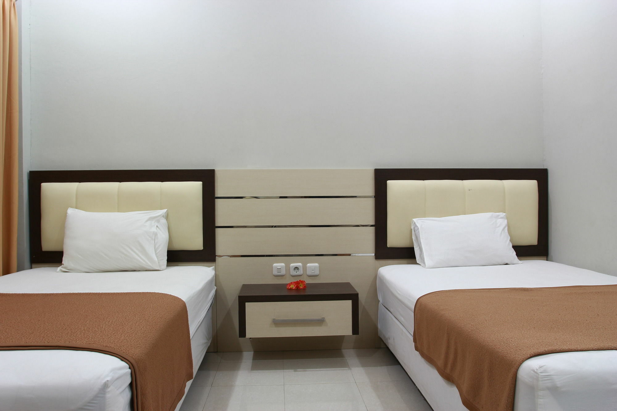 Puri Senggigi Hotel Mangsit Exterior photo