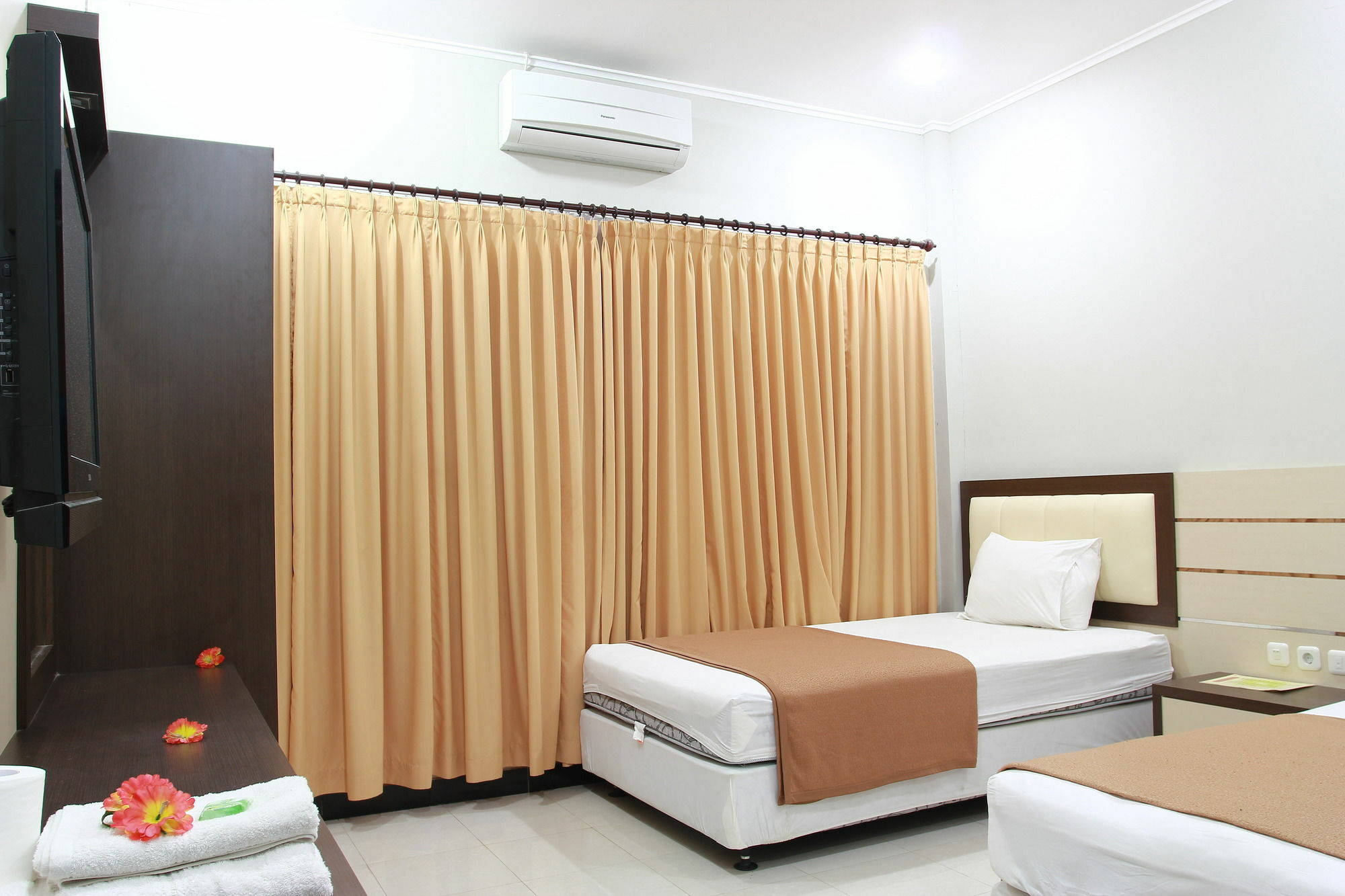Puri Senggigi Hotel Mangsit Exterior photo